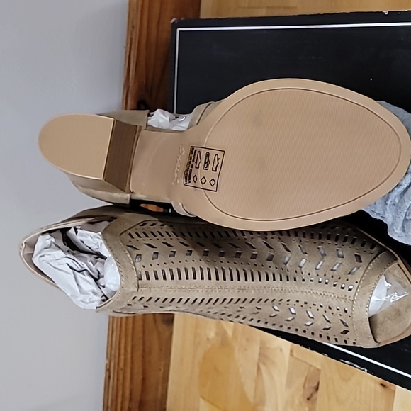 Qupid Cadence Taupe Booties - Picture 3 of 3